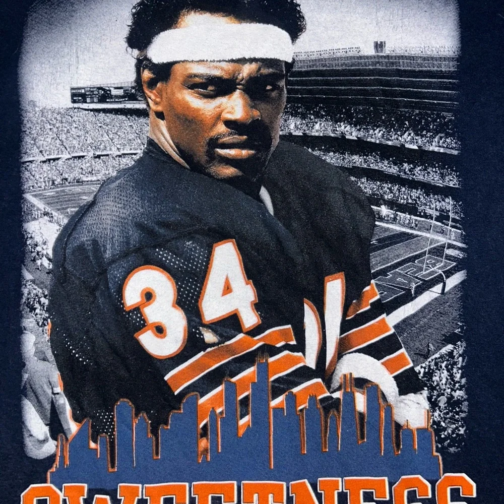 Walter Payton Sweetness Chicago Bears Skyline T-Shirt Size Medium - Picture 2 of 3